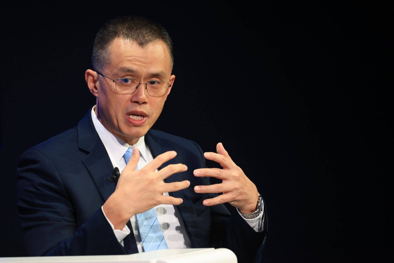 مؤسس بينانس، تشاو، ينفي اتهامات التسبب في انهيار سوق العملات المشفرة.