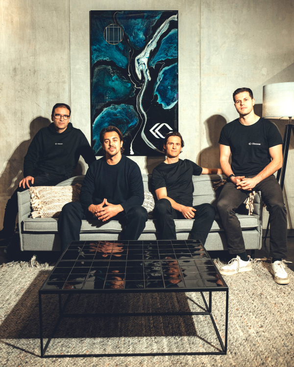 كلوفر تحصل على تسهيل ائتماني بقيمة 1.2 مليار دولار وتمويل من السلسلة الأولى بقيمة 22 مليون دولار.