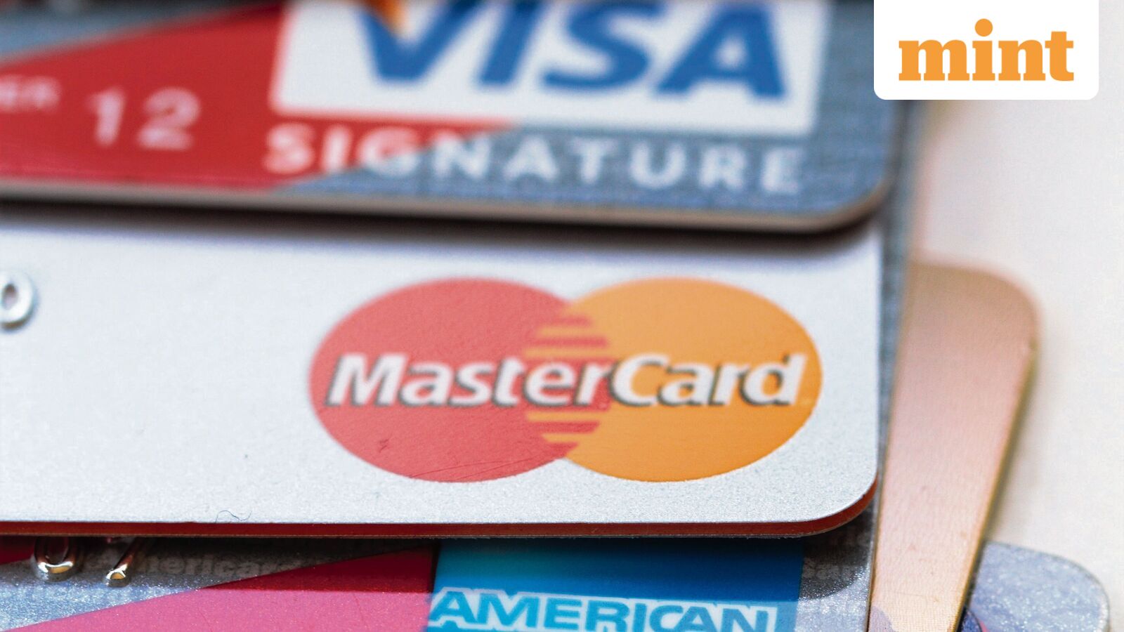 Por qué los beneficios de las tarjetas de crédito premium se han reducido: la gran presión para los bancos