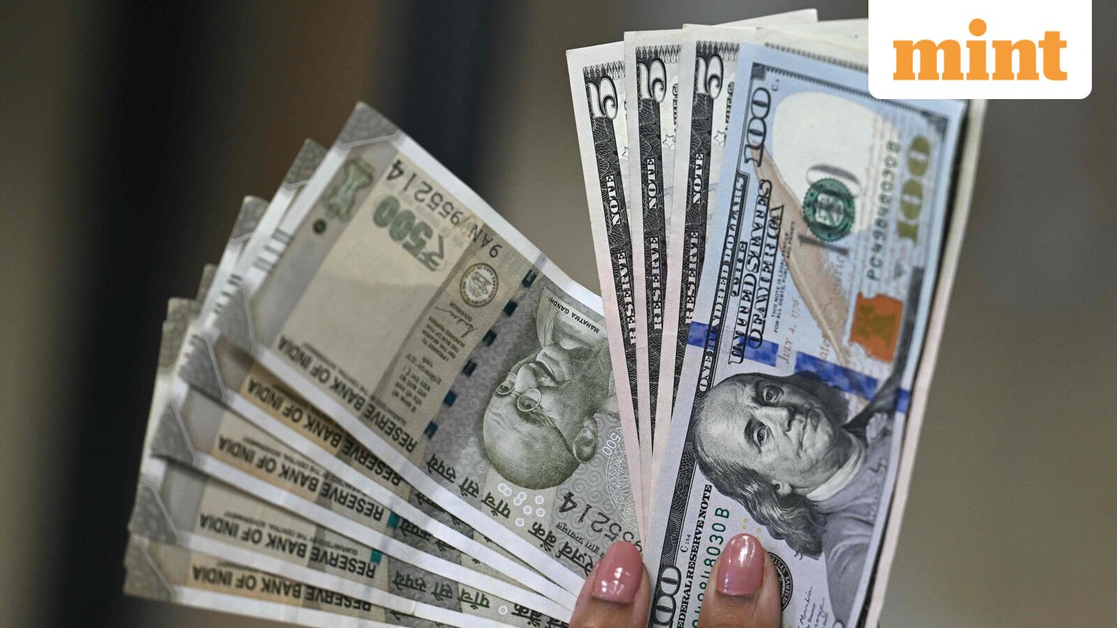 ترتفع الروبية بنسبة 1.3٪ إلى 93.59 لكل دولار أمريكي بعد أن قام بنك الاحتياطي الهندي بتشديد الحدود القصوى لمراكز النقد الأجنبي للبنوك.