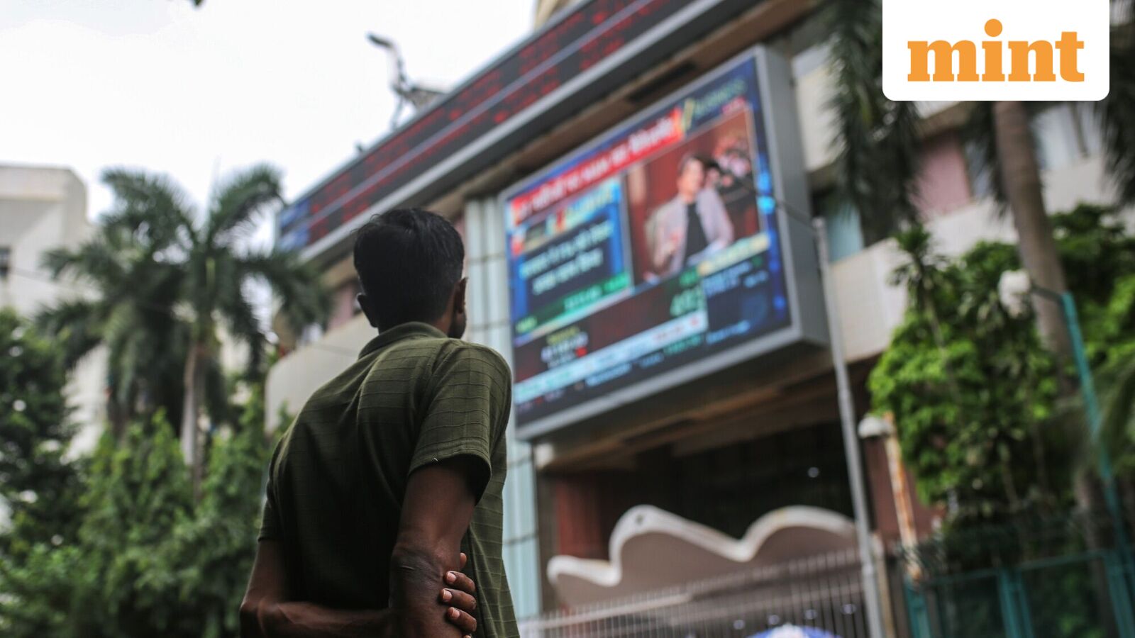 ₹1.22 lakh crore outflows! Is retail investors’ love for SIPs giving FIIs an easy exit route?