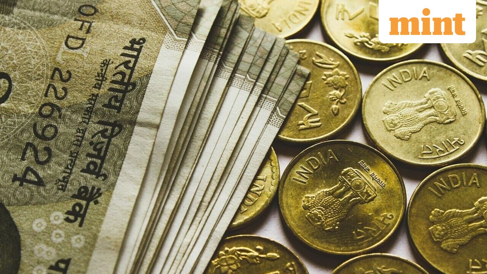 La rupia abre 25 paise más alto a 92,95 frente al dólar estadounidense