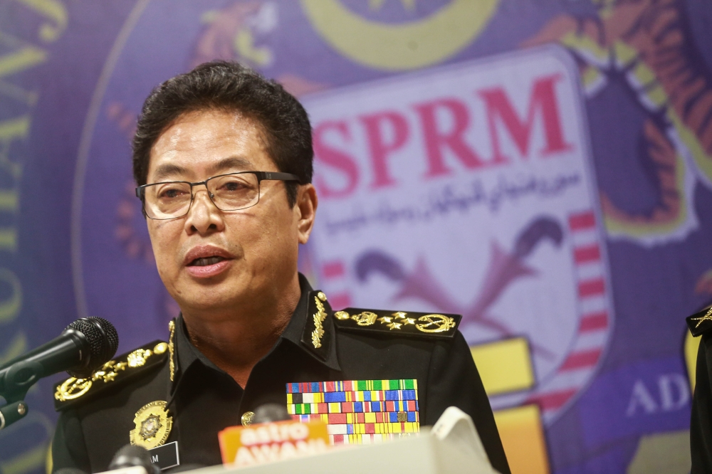 MACC chief Azam Baki’s alleged shareholding: What are the govt’s rules for civil servants’ ownership of such assets?