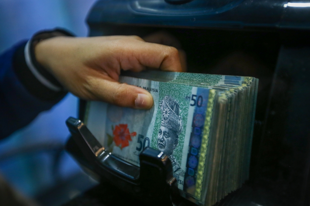 Ringgit opens firmer on strong 4Q 2025 GDP, eyes RM3.90 level