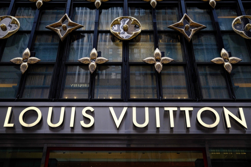 تقلبات الأسهم الفاخرة تسلط الضوء على توترات الذكاء الاصطناعي، وتحديد مواقع صناديق التحوط