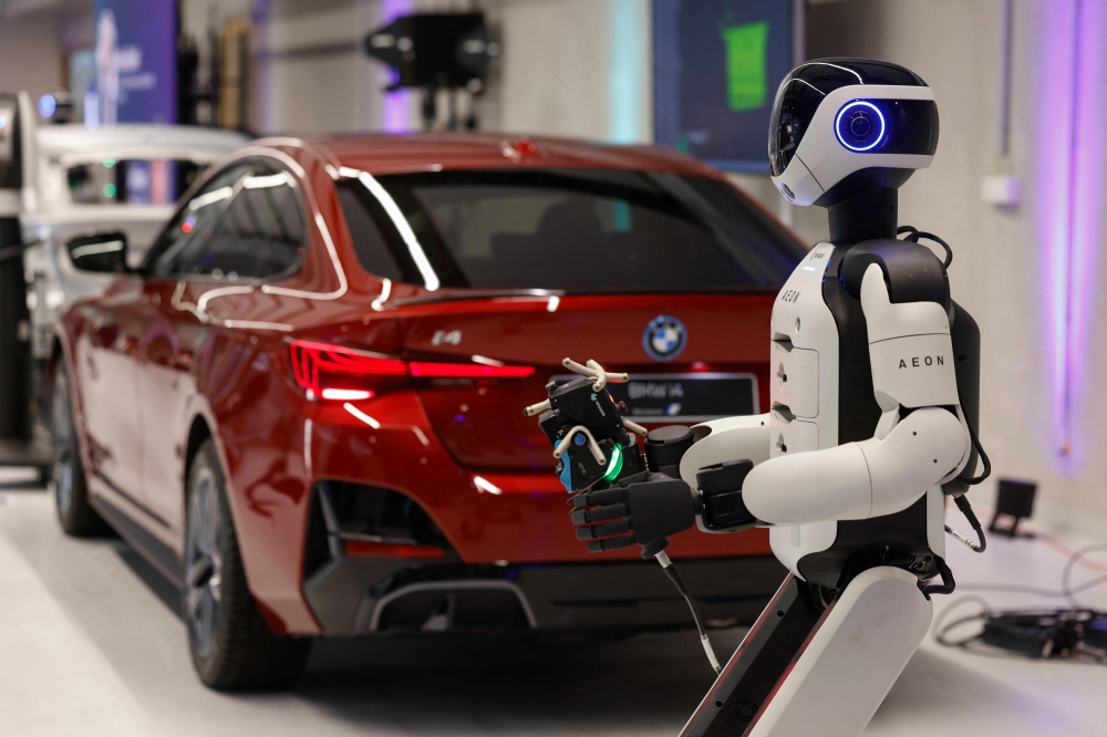 BMW se vuelve humanoide: los robots con inteligencia artificial se unen a la fuerza laboral sin robar empleos... todavía