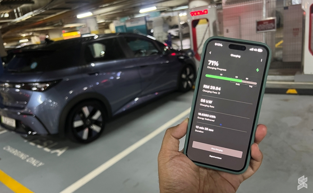 Ahora puedes cargar tu BYD, Kia o BMW en Tesla Superchargers, pero cuidado con los cables V3 cortos