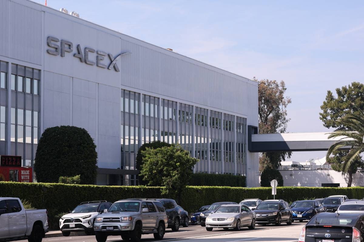 SpaceX files to go public, paving way for record stock offering