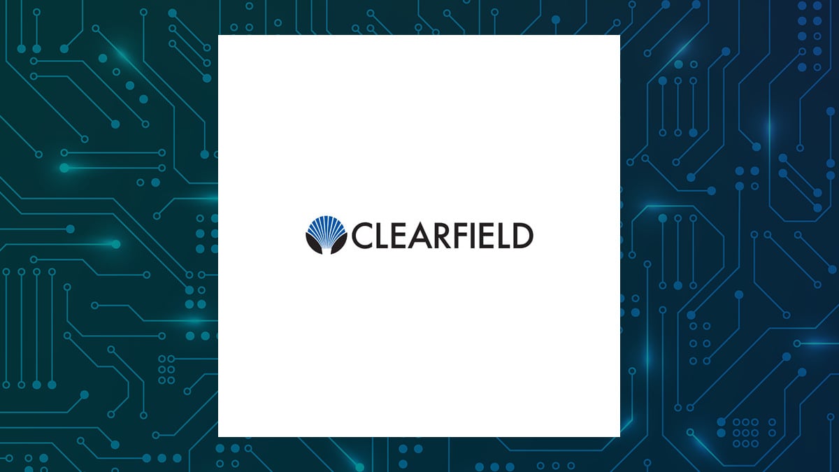 Donald Hayward Sells 3,595 Shares of Clearfield (NASDAQ:CLFD) Stock