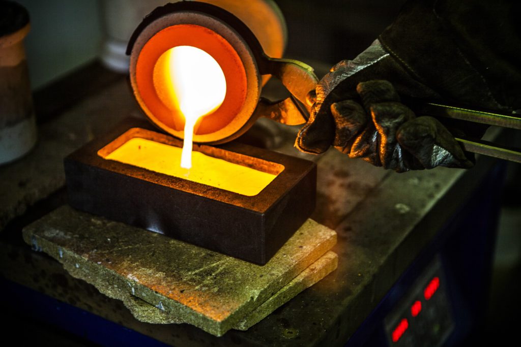 غولدمان ترفع توقعاتها لسعر الذهب في نهاية العام إلى 5400 دولار.
