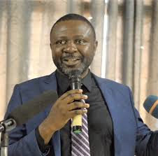 Adoptar una combinación de bonos y financiación a corto plazo para abordar los desafíos financieros en la industria del cacao: profesor Peprah al gobierno