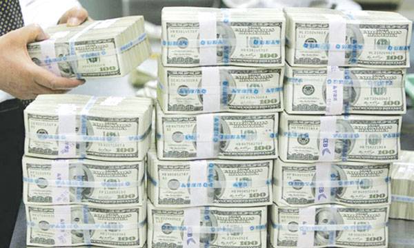 Rupee gains 1 paisa