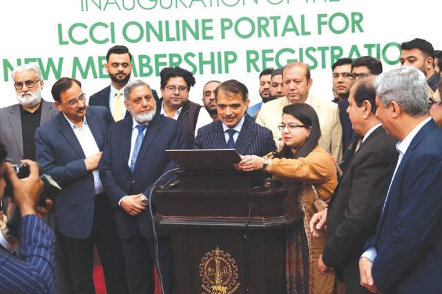 Subasta de espectro de 600 MHz el próximo mes, dice ministro de TI