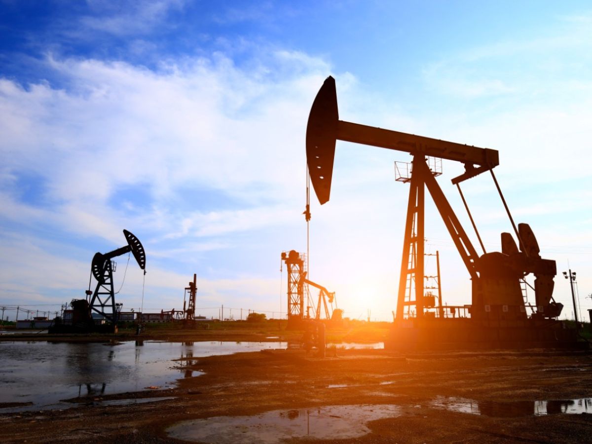 Las tensiones con Irán y el riesgo del Estrecho de Ormuz podrían impulsar los precios del petróleo crudo a entre 95 y 110 dólares en medio de una prima geopolítica