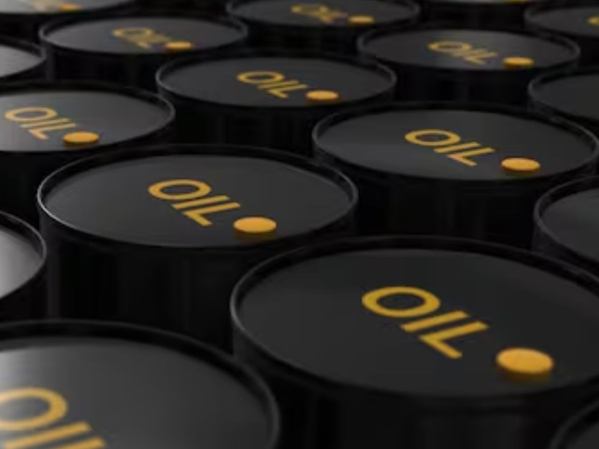 سعر سهم شركة النفط والغاز الطبيعي (ONGC) يرتفع إلى أعلى مستوى له في 52 أسبوعًا، في حين قفز سهم شركة نفط الهند بنسبة 10٪ على خلفية ارتفاع أسعار النفط العالمية.