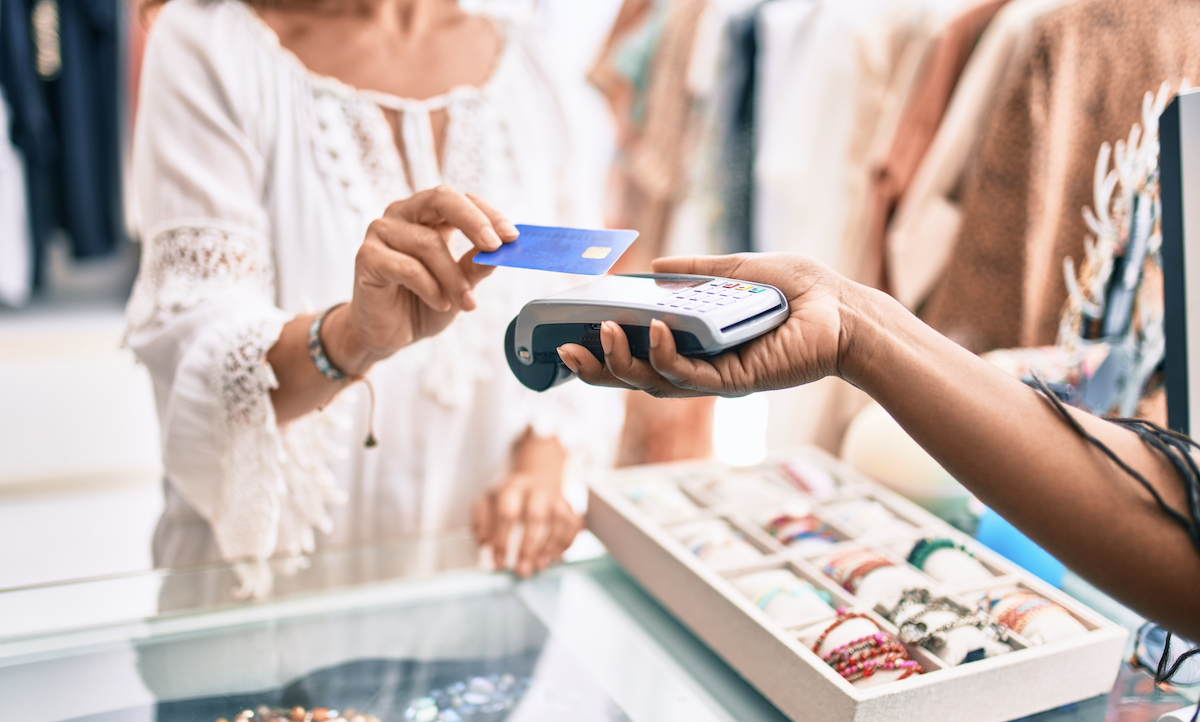 ما يقرب من ثلاثة من كل أربعة من حاملي البطاقات المميزة استخدموا عرضًا مرتبطًا ببطاقة في العام الماضي