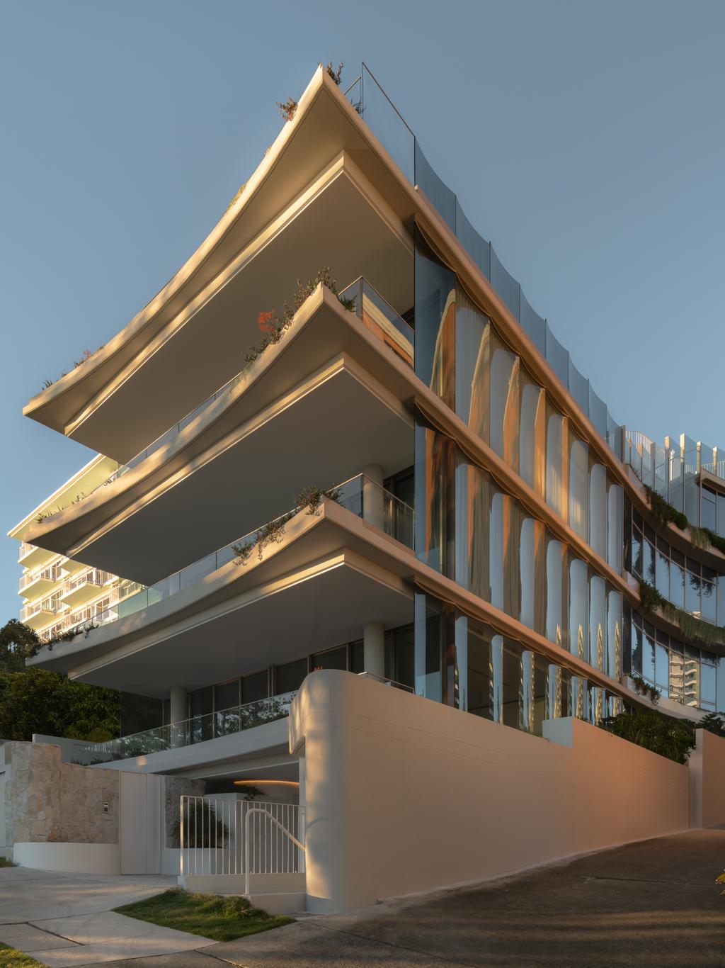 الكشف عن: كيف شيّد معماريون مجمعاً شاطئياً بتكلفة 48 مليون دولار بوحدتين سكنيتين فقط