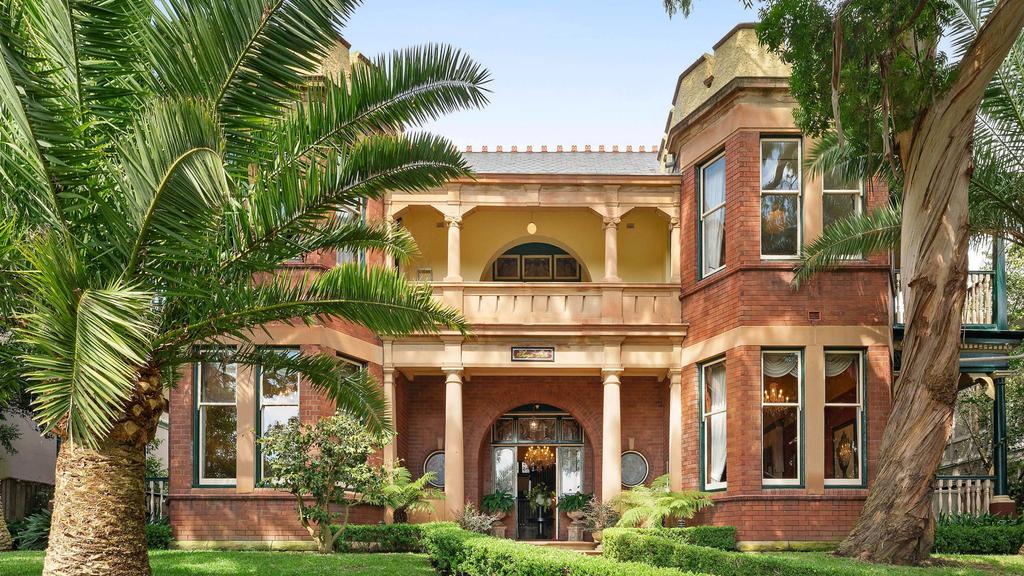 قصر المليونير الجديد الفخم