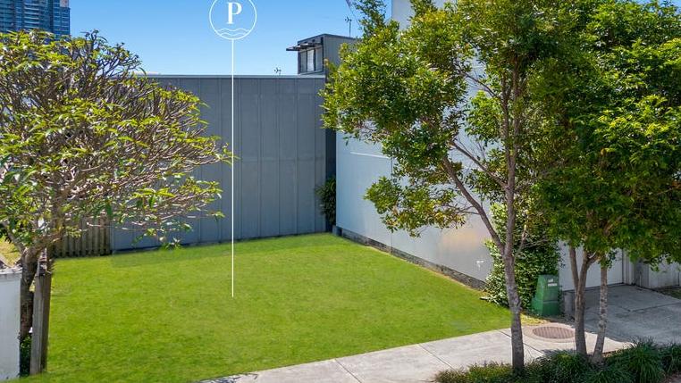 مبنى صغير في جولد كوست أصغر من شقة يتم بيعه بمبلغ لا يصدق قدره 550 ألف دولار