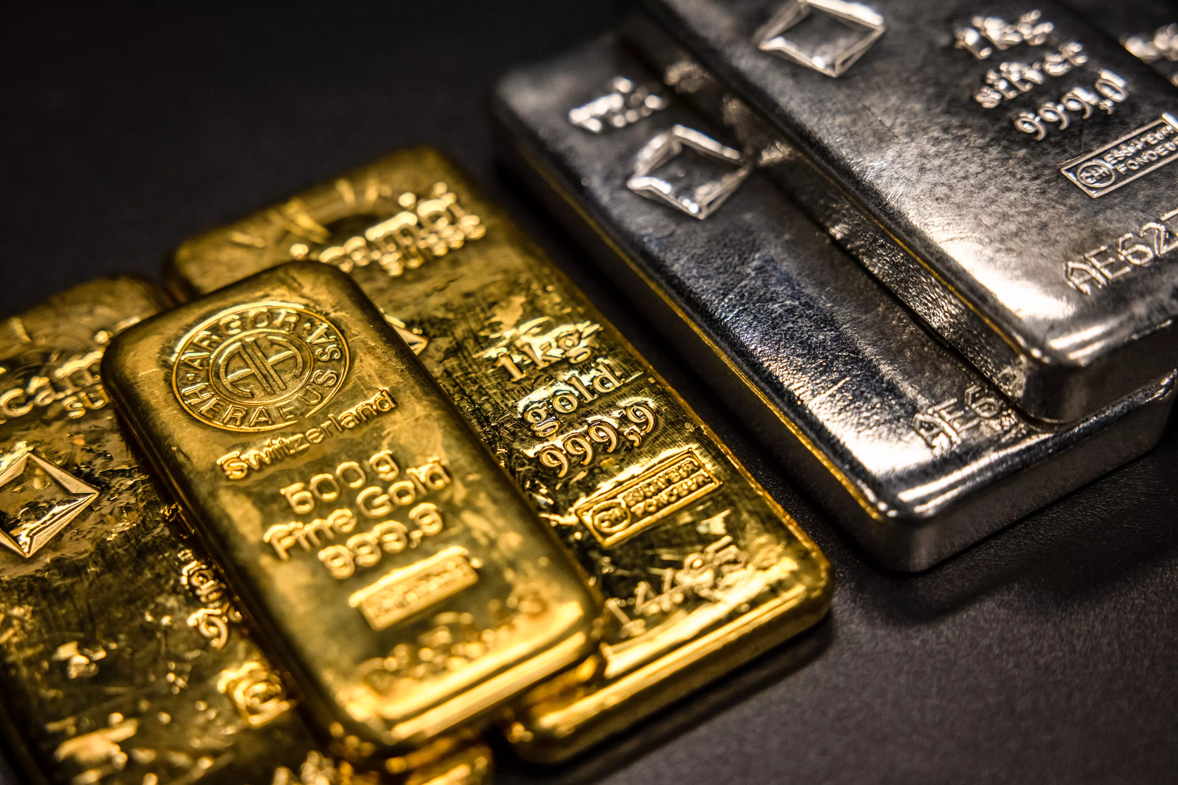 Gold and Silver Both Slide as Investors Dash for Cash