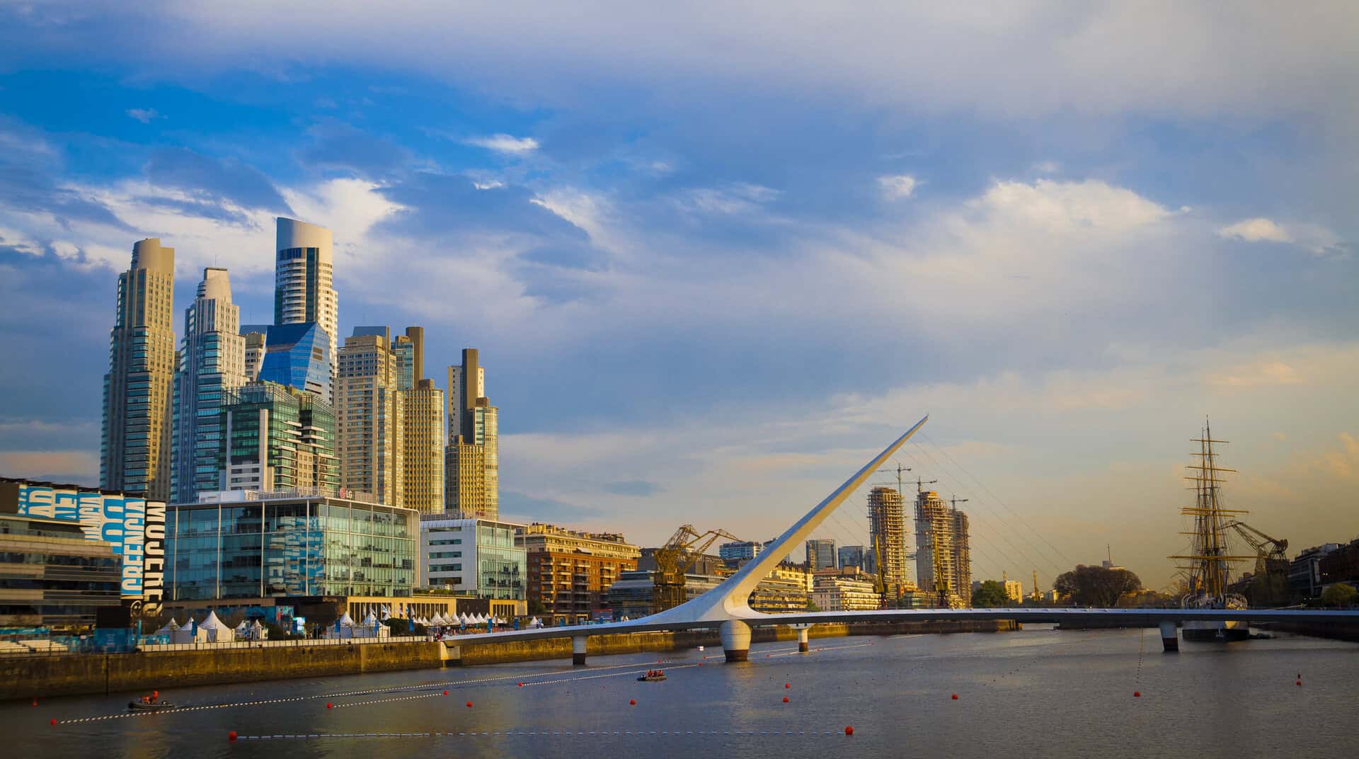 Why Argentines Keep Hoarding Dollars Even as the Peso Steadies