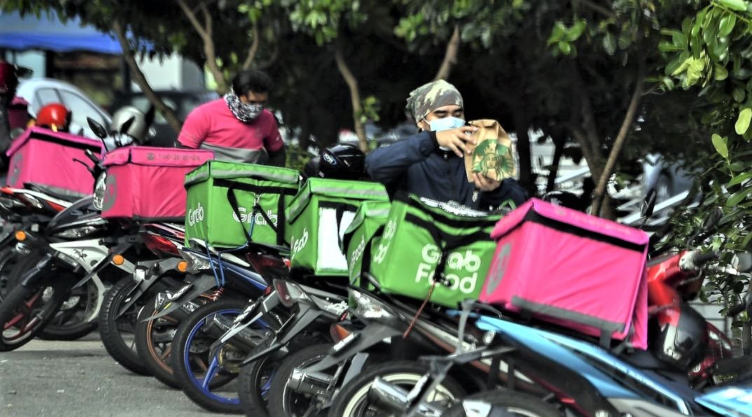 يعاني الدراجون خلال ساعات الذروة في شهر رمضان