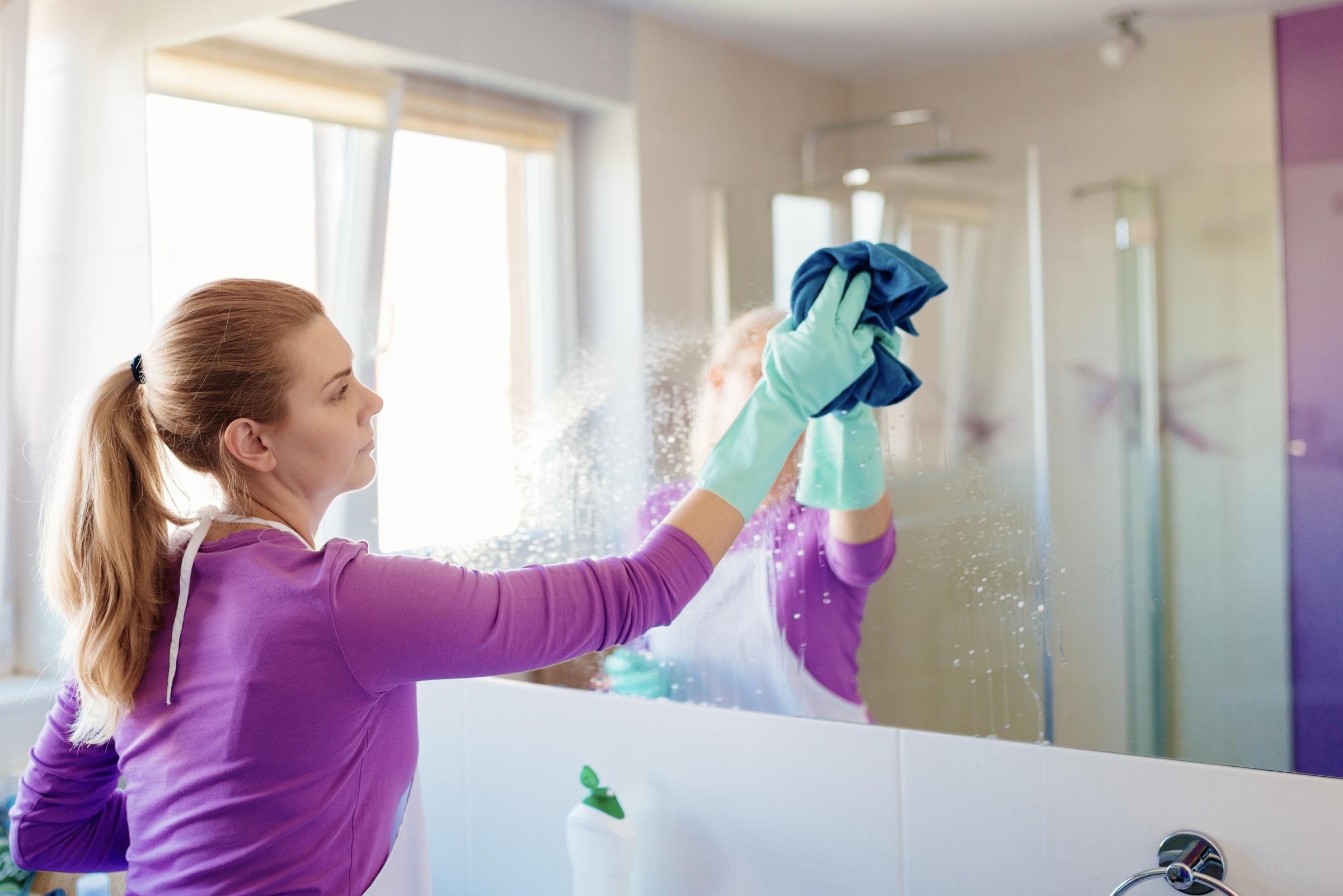 Households urged to try simple 1p cleaning hack for mirrors