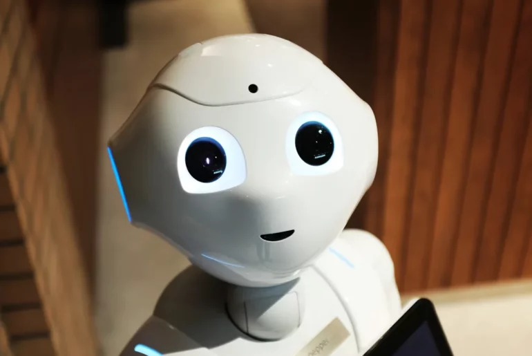 يشير التقرير إلى أنه من المتوقع أن يتم حل حوالي نصف حالات الخدمة عن طريق الذكاء الاصطناعي.