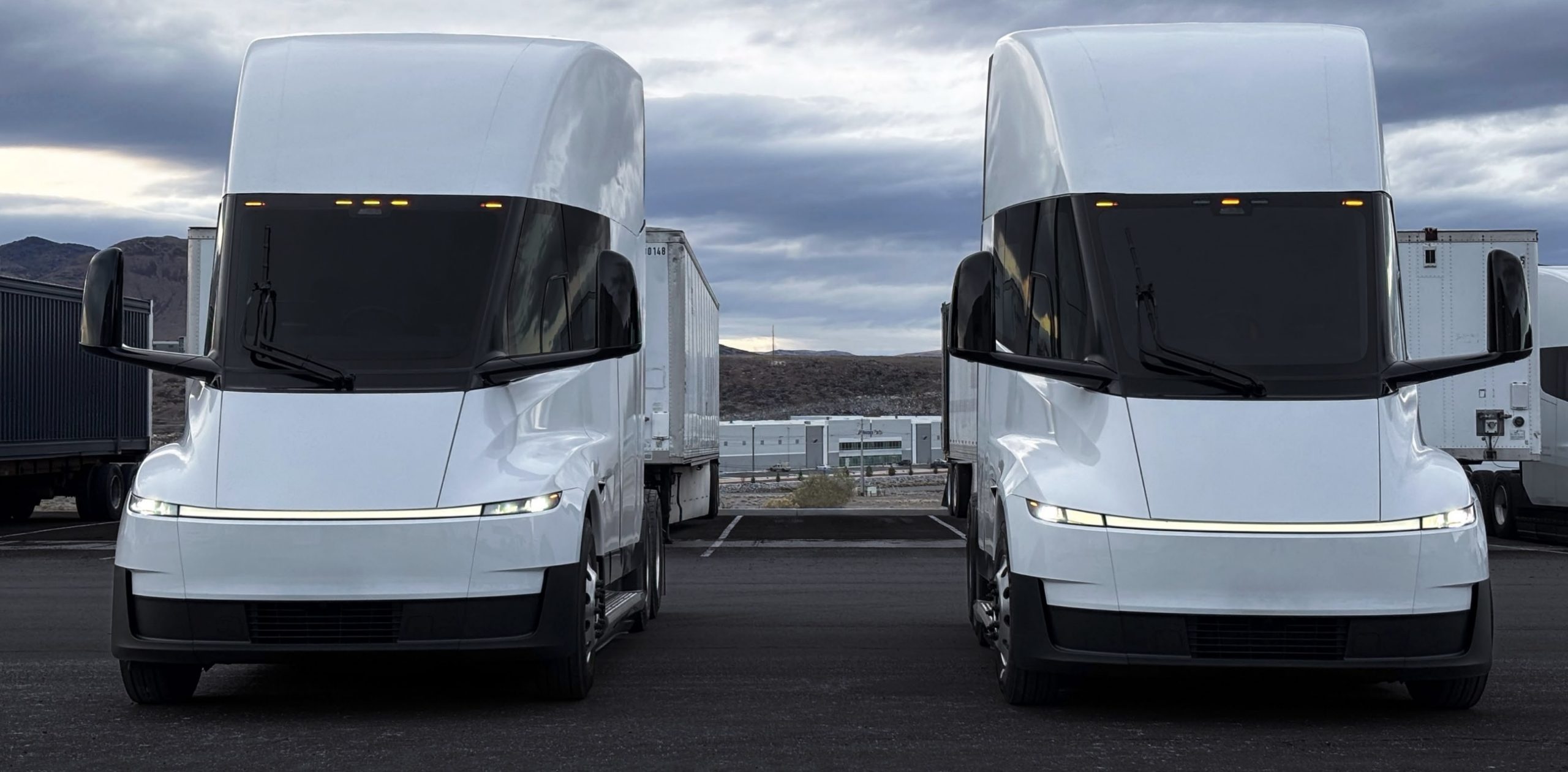 Tesla Semi lanza un nuevo producto a medida que la fabricación en masa llega al modo Plaid