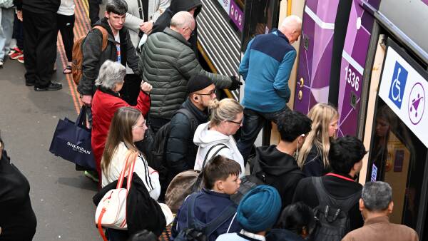 كيف سيؤدي الاستثمار في خطوط السكك الحديدية الإقليمية السريعة إلى تعزيز إنتاجية ولايتنا