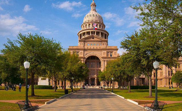 Delta: Boston – Austin, Texas (and vice versa). $177 (Basic Economy) / $277 (Regular Economy). Roundtrip, including all Taxes