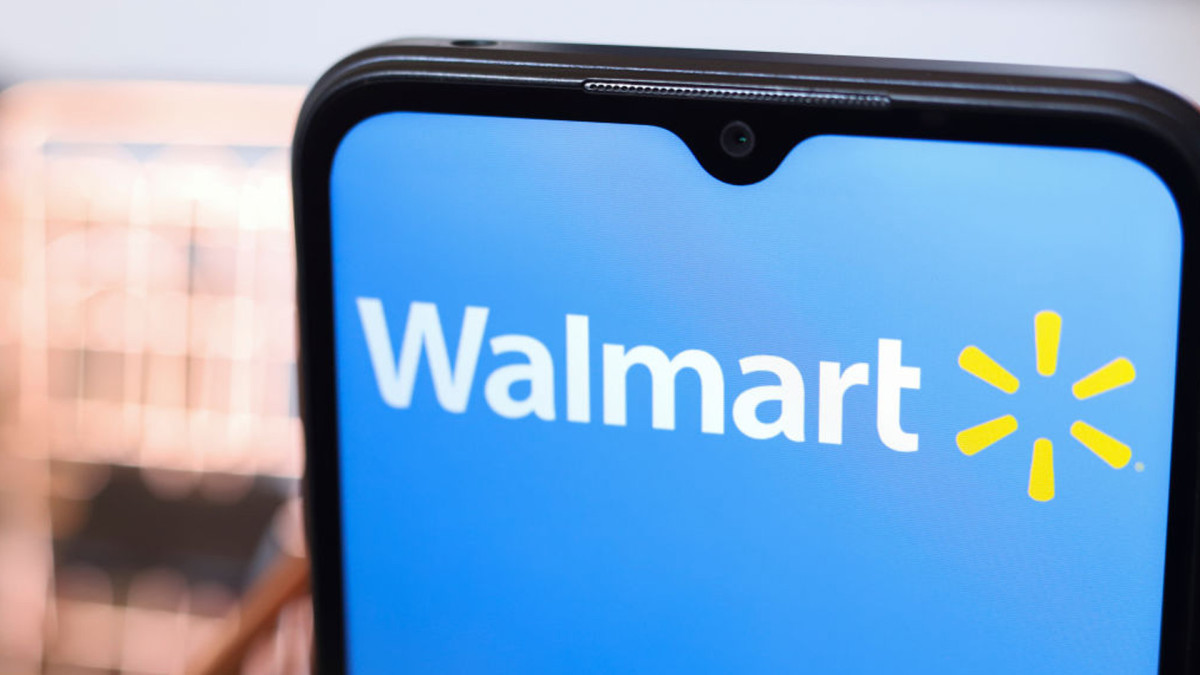 تبيع شركة Walmart مرآة "أنيقة" بطول الأرضية بقيمة 90 دولارًا مقابل 49 دولارًا فقط