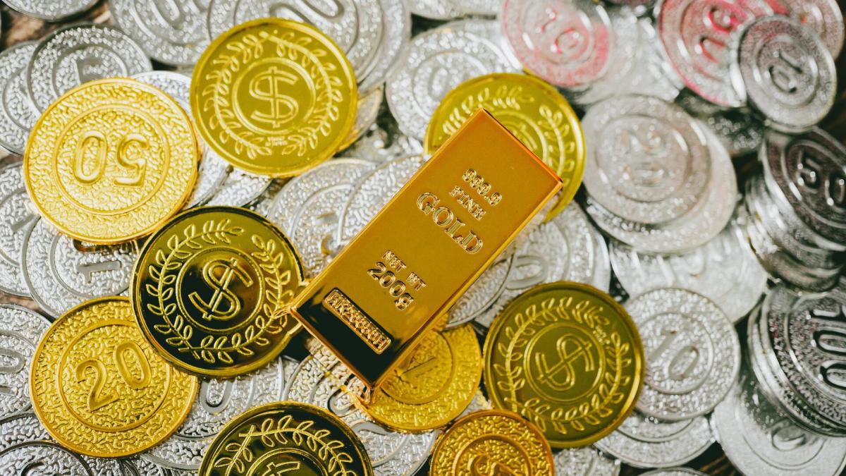 ارتفاع أسعار الذهب والفضة بعد انخفاض قياسي يشير إلى إشارة فنية.