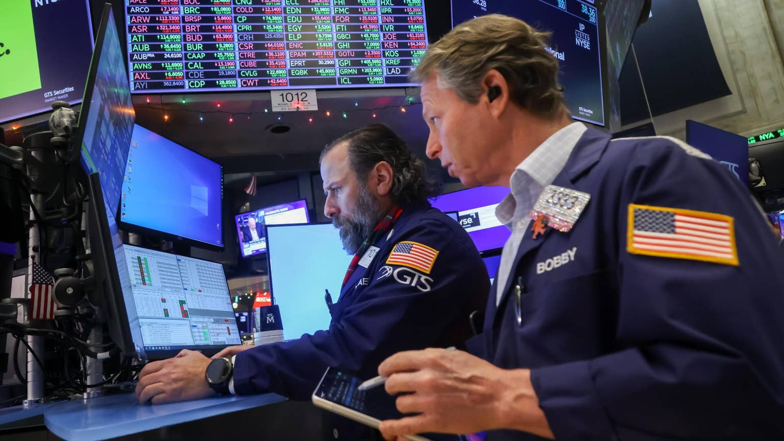 Buy the dip or wait? How pros are investing now