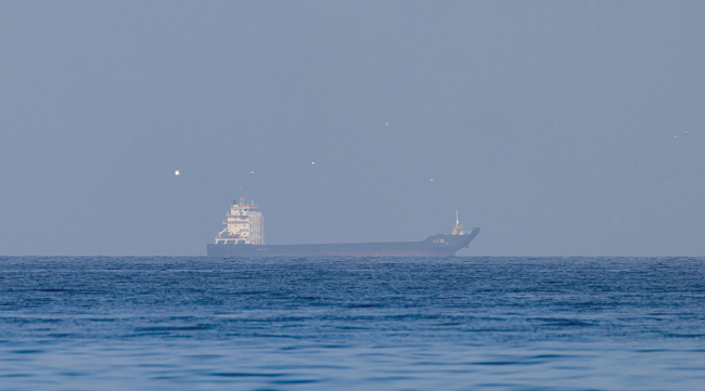 US and Iran Eye Ceasefire Extension Amid Hormuz Standoff