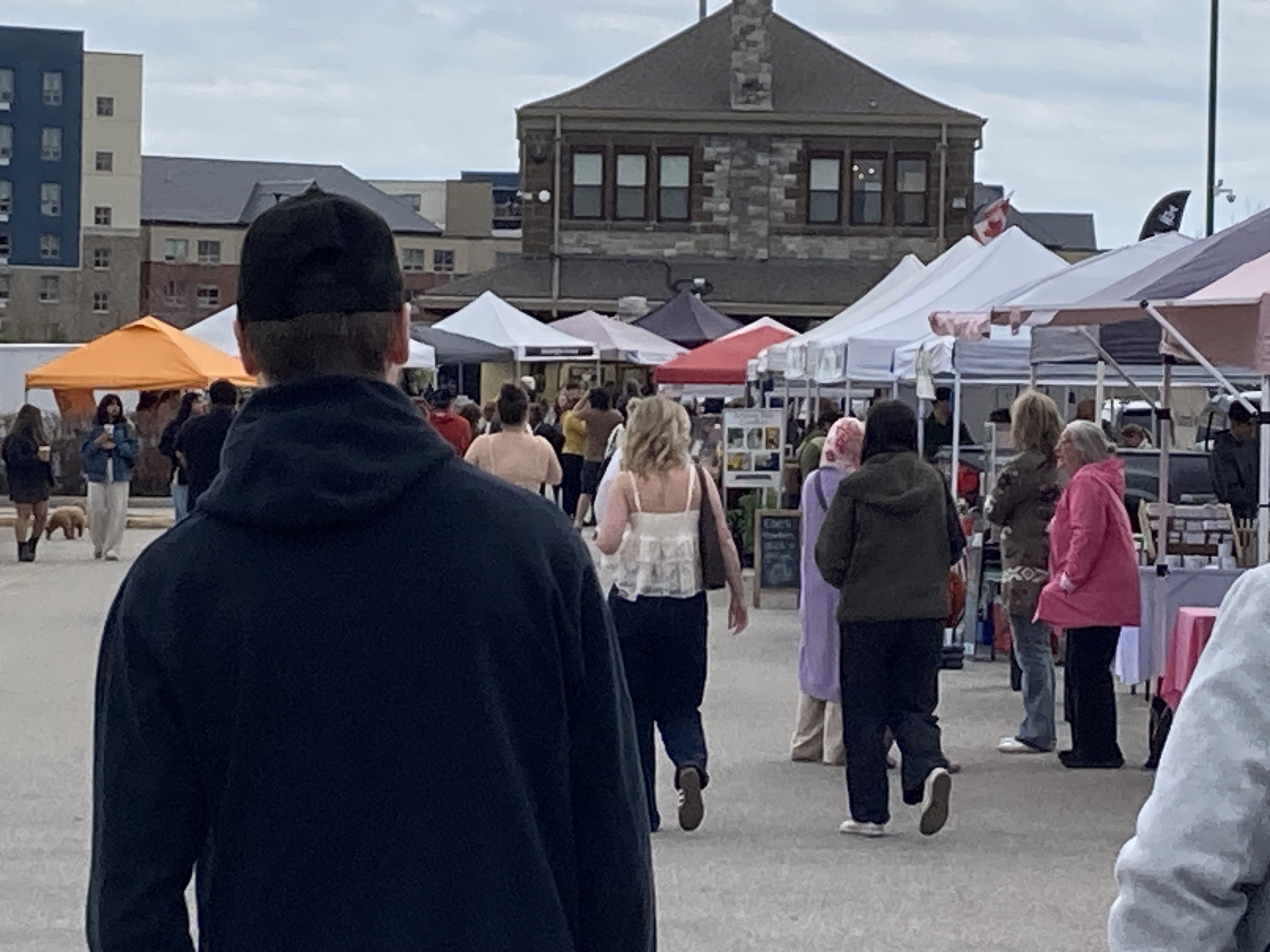 North Bay Farmers’ Market opens outdoor season with big crowds and nearly 100 vendors