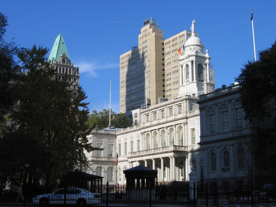 تواجه مدينة نيويورك عجزًا في الميزانية قدره 2.2 مليار دولار في السنة المالية 2026.