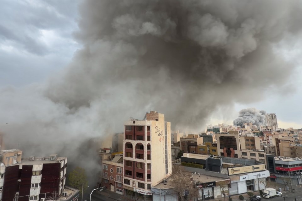 TSX sube en medio del aumento de los precios del petróleo, los mercados bursátiles estadounidenses se mezclan después del ataque a Irán