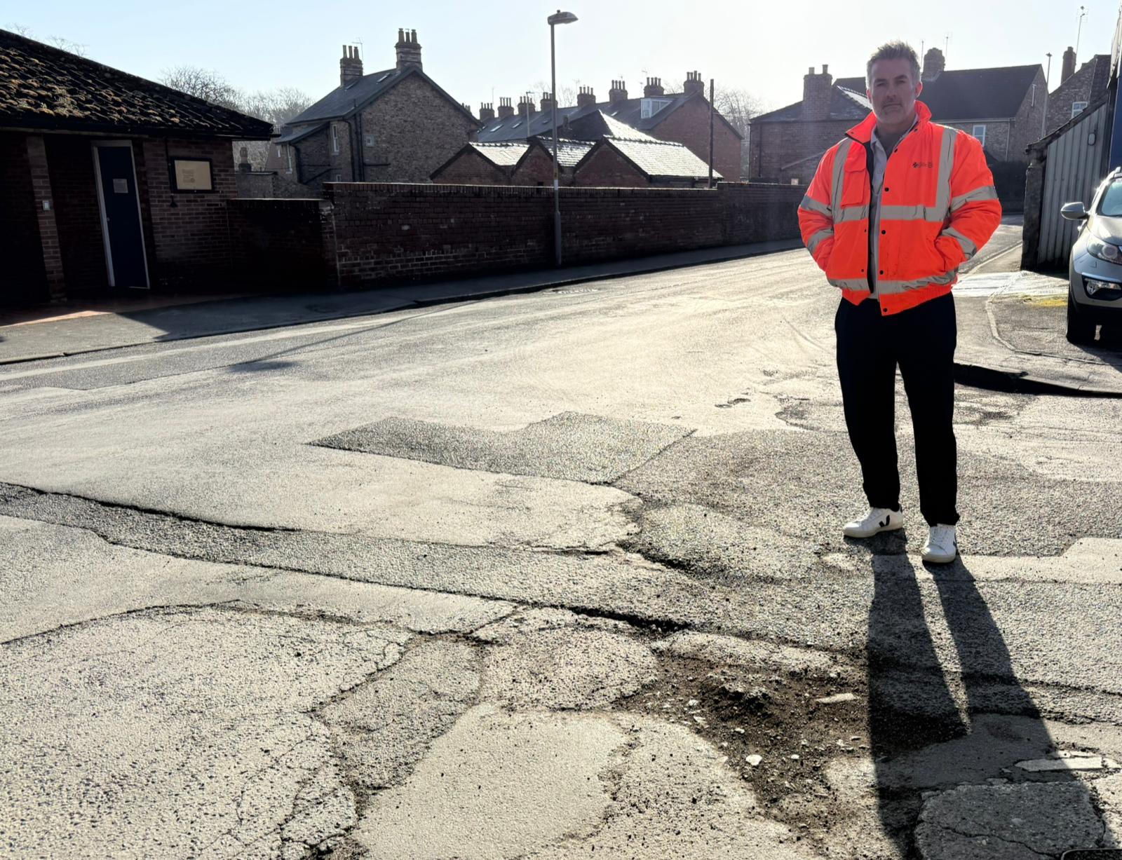 Plan de £456 millones para arreglar carreteras e instalar radares fijos